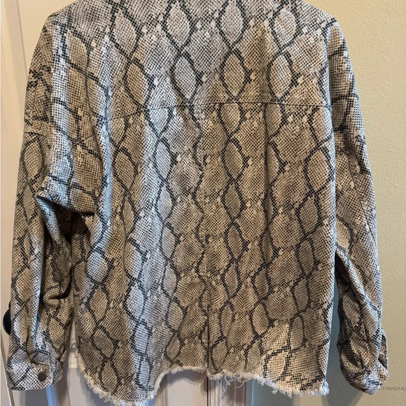 She + Sky Snakeskin Print Raw Hem Jacket Raw Hem Sz L - Picture 9 of 11